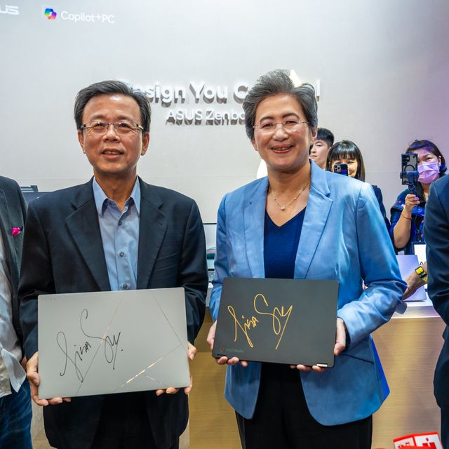 3. Asus Co Ceo Samson Hu and Amd Ceo Lisa Su Pose for a Photo With Asus Coo Joe Hsieh (right) and Asus Vp, Cto of Data Center, and Gm of Op Bg’s Data Center Solution Bu Paul Ju (left).